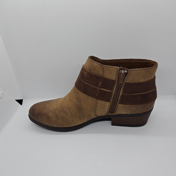 Clarks Addiy Cora tan nubuck ankle boots with decorative strap and buckle 8.5M - Picture 6 of 9